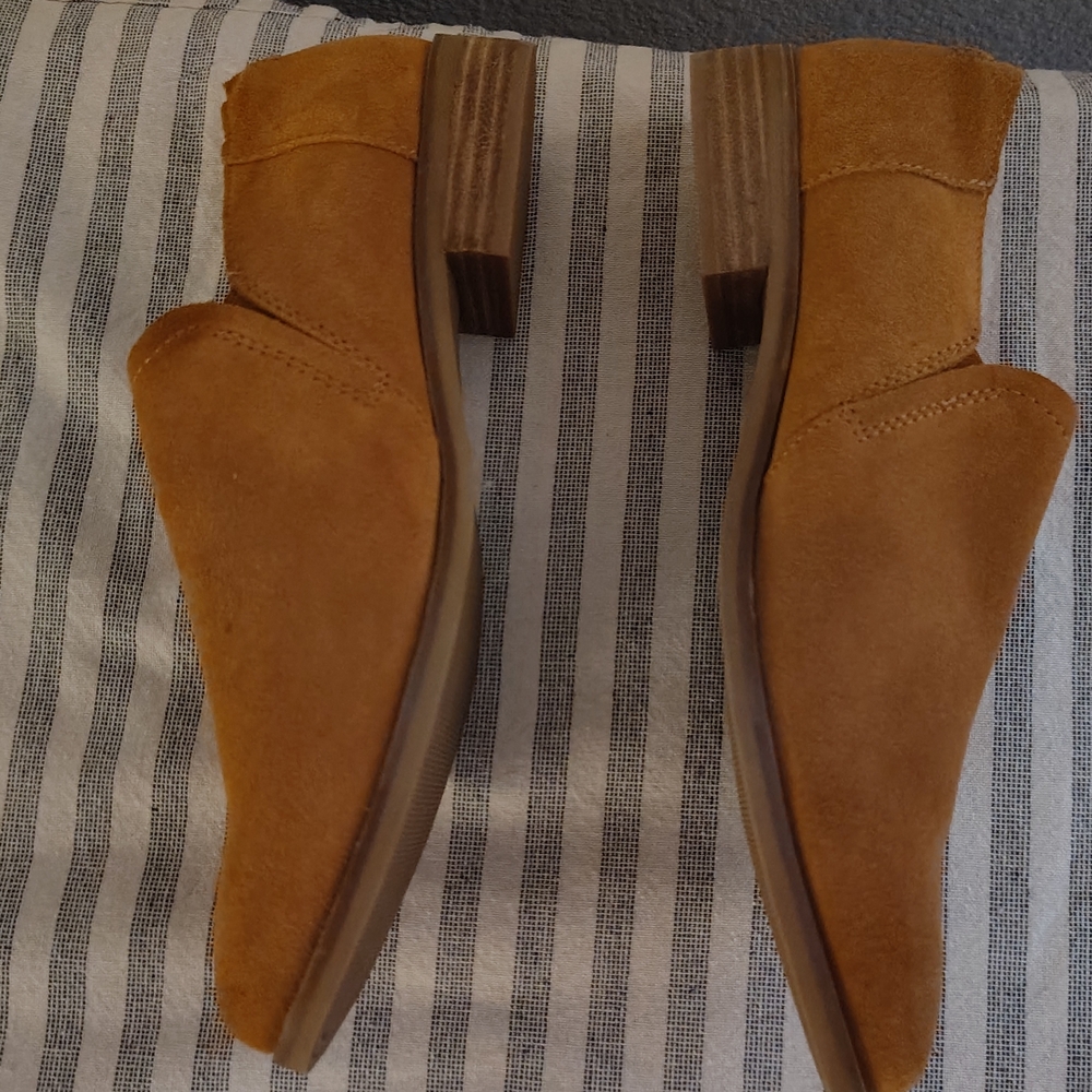 TOMS Tan Suede Slip-On Size W9.5